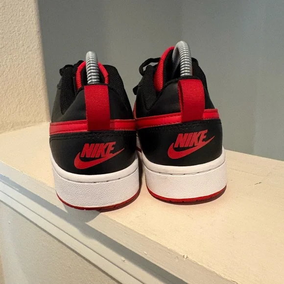 Nike Boys Court Borough Low 2 GS 'Bred' BQ5448-007 Sneakers- Size 5Y - Picture 8 of 9